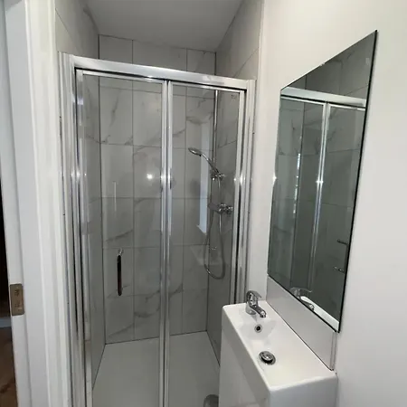 Apartment Large 9 Bedroom House Close To Nass Sallins