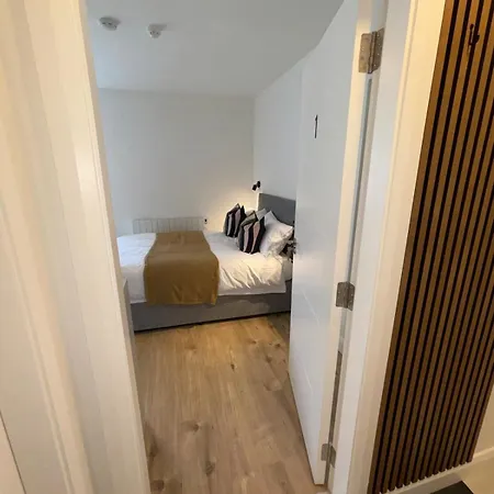 Large 9 Bedroom House Close To Nass *