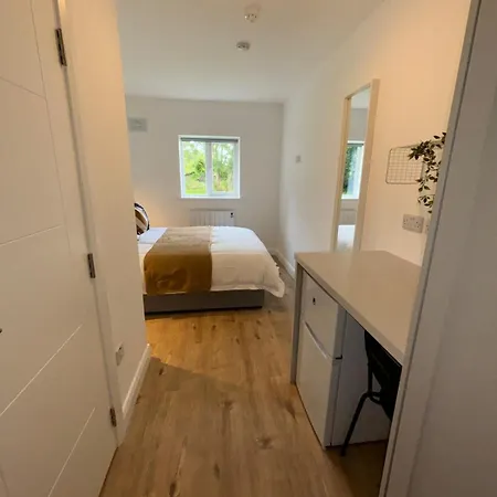 Large 9 Bedroom House Close To Nass *